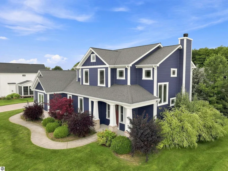 A Northern Michigan second home kept under year-round care